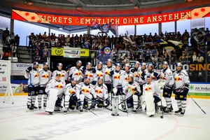 Der EHC Red Bull München gewinnt das Turnier um den Warrior-Cup in Kaufbeuren.